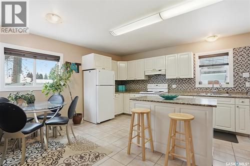 203 6Th Avenue S, Warman, SK - Indoor Photo Showing Kitchen
