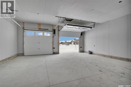 614 Casper Cove, Warman, SK - Indoor Photo Showing Garage