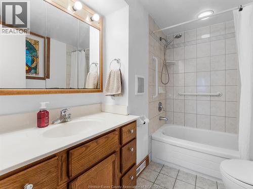 21 Wellington Avenue West, Essex, ON - Indoor Photo Showing Bathroom