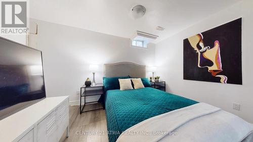 1166 Oriole Crescent, Innisfil, ON - Indoor Photo Showing Bedroom