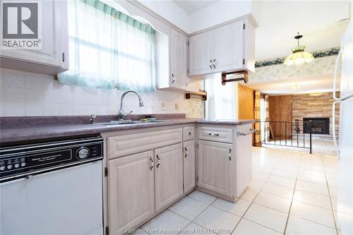 251 Merritt Avenue, Chatham, ON - Indoor Photo Showing Kitchen