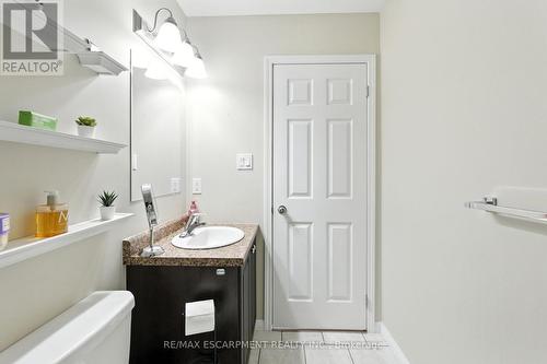 61 - 21 Diana Avenue, Brantford, ON - Indoor Photo Showing Bathroom