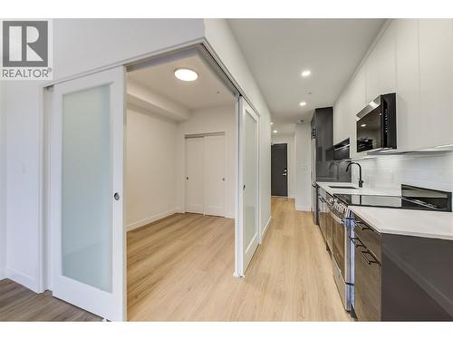 1380 Pridham Avenue Unit# 203, Kelowna, BC - Indoor Photo Showing Kitchen