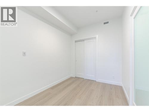 1380 Pridham Avenue Unit# 203, Kelowna, BC - Indoor Photo Showing Kitchen