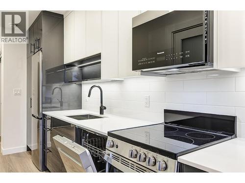 1380 Pridham Avenue Unit# 203, Kelowna, BC - Indoor Photo Showing Bathroom