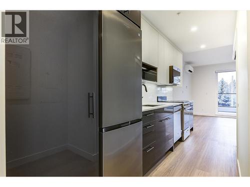 1380 Pridham Avenue Unit# 203, Kelowna, BC - Indoor Photo Showing Bathroom