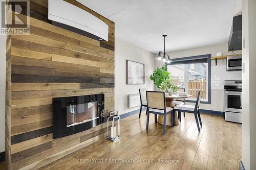 18 - 1138 Kipps Lane E, London East (East A), ON - Indoor With Fireplace