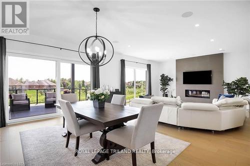 7353 Silver Creek Circle, London South (South V), ON - Indoor With Fireplace