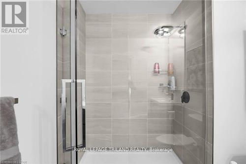 7353 Silver Creek Circle, London South (South V), ON - Indoor Photo Showing Bathroom