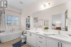 5 piece ensuite in primary - 