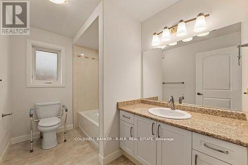 60 Alcorn Drive, Kawartha Lakes (Lindsay), ON - Indoor Photo Showing Bathroom