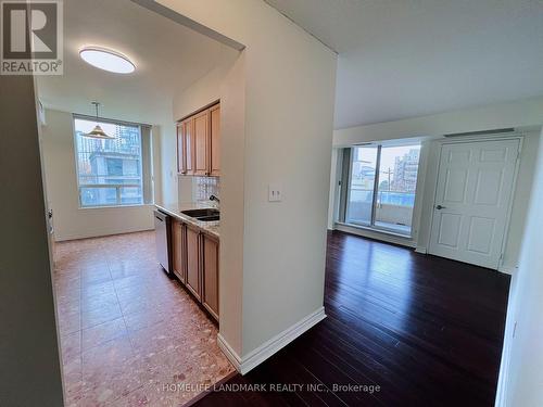 407 - 18 Hillcrest Avenue, Toronto, ON - Indoor