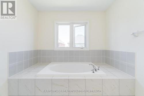 6 Cliff Thompson Court, Georgina, ON - Indoor Photo Showing Bathroom