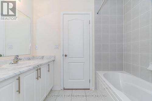 6 Cliff Thompson Court, Georgina, ON - Indoor Photo Showing Bathroom