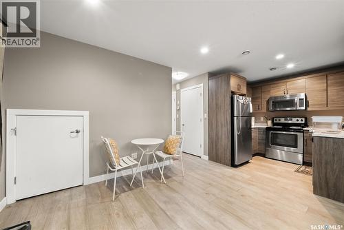 2810 Ridgway Avenue, Regina, SK - Indoor Photo Showing Kitchen With Stainless Steel Kitchen