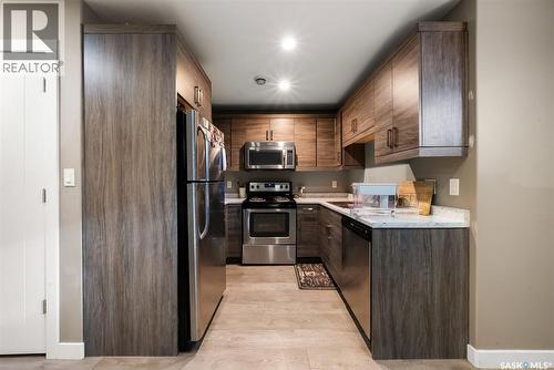 2810 Ridgway Avenue, Regina, SK - Indoor Photo Showing Kitchen With Stainless Steel Kitchen