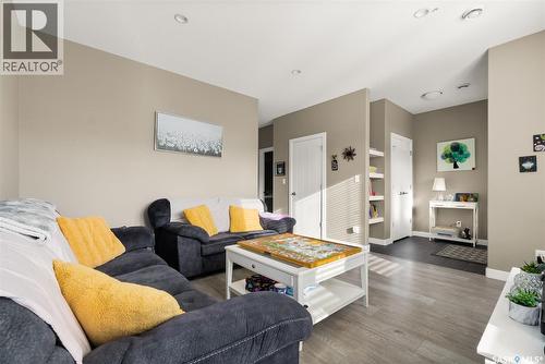 2810 Ridgway Avenue, Regina, SK - Indoor Photo Showing Living Room