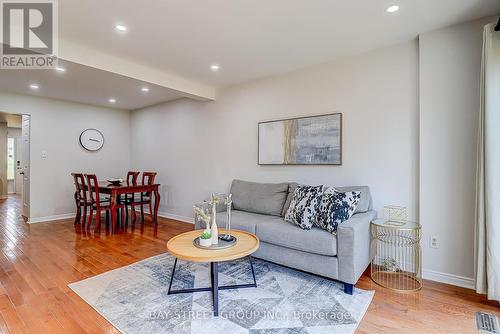 679 Constellation Drive, Mississauga, ON - Indoor Photo Showing Living Room
