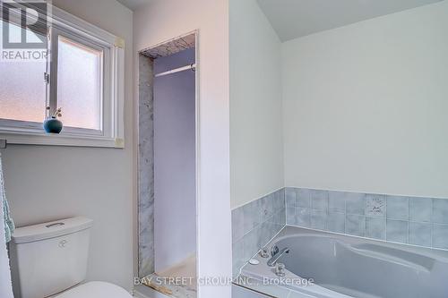 679 Constellation Drive, Mississauga, ON - Indoor Photo Showing Bathroom