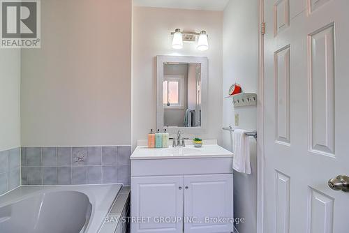 679 Constellation Drive, Mississauga, ON - Indoor Photo Showing Bathroom