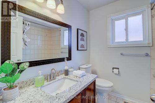 679 Constellation Drive, Mississauga, ON - Indoor Photo Showing Bathroom