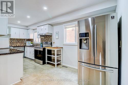 679 Constellation Drive, Mississauga, ON - Indoor Photo Showing Kitchen