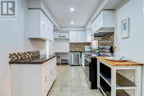 679 Constellation Drive, Mississauga, ON - Indoor Photo Showing Kitchen