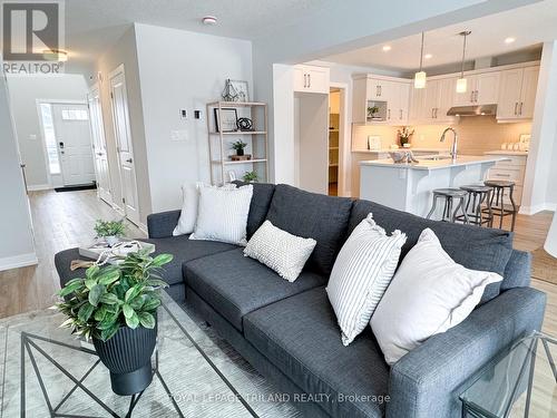 112 Styles Drive, St. Thomas, ON - Indoor Photo Showing Living Room
