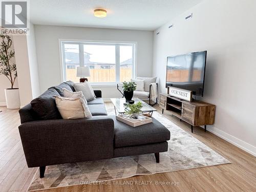 112 Styles Drive, St. Thomas, ON - Indoor Photo Showing Living Room