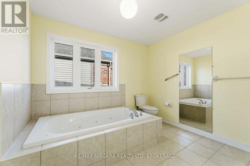 6537 St Michael Avenue, Niagara Falls (Forestview), ON - Indoor Photo Showing Bathroom
