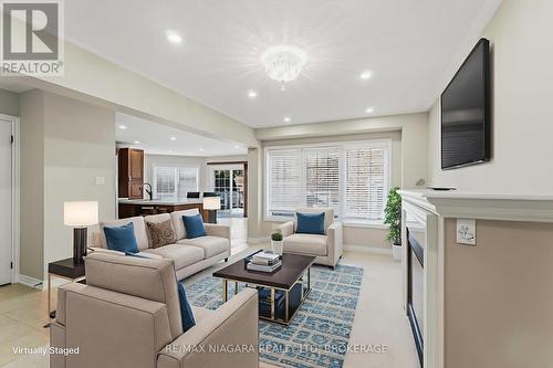 6537 St Michael Avenue, Niagara Falls (Forestview), ON - Indoor Photo Showing Living Room