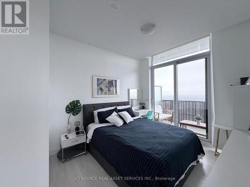 5807 - 8 Eglinton Avenue E, Toronto, ON - Indoor Photo Showing Bedroom