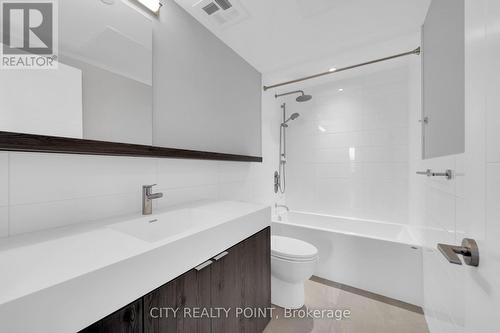 1101 - 664 Spadina Avenue, Toronto, ON - Indoor Photo Showing Bathroom
