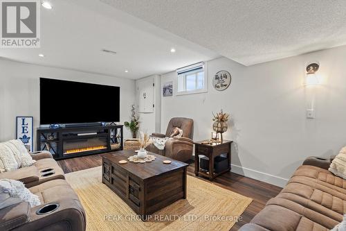 427 Trillium Avenue, Welland (West Welland), ON - Indoor Photo Showing Living Room