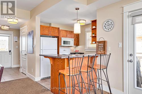 221 - 125 Fairway Court, Blue Mountains, ON - Indoor Photo Showing Kitchen