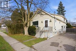 349 OSHAWA BOULEVARD S  Oshawa, ON L1H 5S3