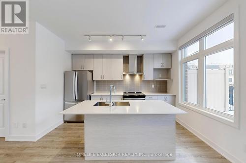 5456 Main Street, Whitchurch-Stouffville, ON - Indoor Photo Showing Kitchen With Upgraded Kitchen