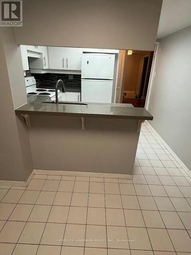 515 - 250 Webb Drive, Mississauga, ON - Indoor Photo Showing Kitchen