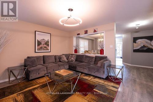 106 Odonnel Drive, Hamilton, ON - Indoor Photo Showing Living Room