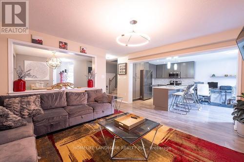 106 Odonnel Drive, Hamilton, ON - Indoor Photo Showing Living Room