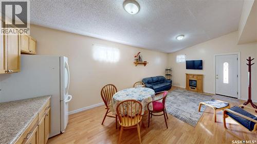 827 15Th Avenue, Regina, SK - Indoor Photo Showing Other Room