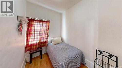 827 15Th Avenue, Regina, SK - Indoor Photo Showing Bedroom