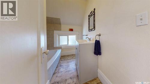 827 15Th Avenue, Regina, SK - Indoor