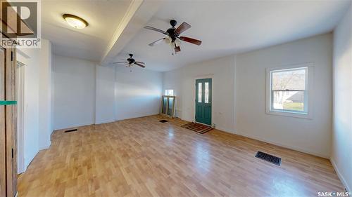 827 15Th Avenue, Regina, SK - Indoor Photo Showing Other Room