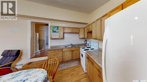 827 15Th Avenue, Regina, SK - Indoor Photo Showing Other Room