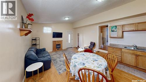 827 15Th Avenue, Regina, SK - Indoor Photo Showing Other Room