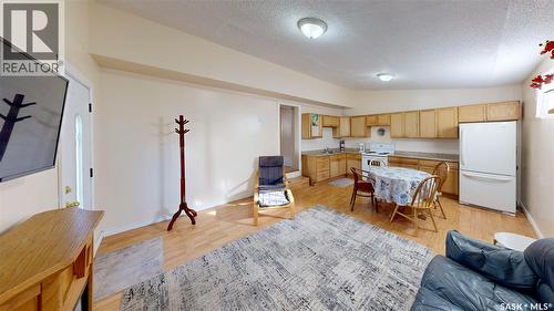 827 15Th Avenue, Regina, SK - Indoor Photo Showing Kitchen