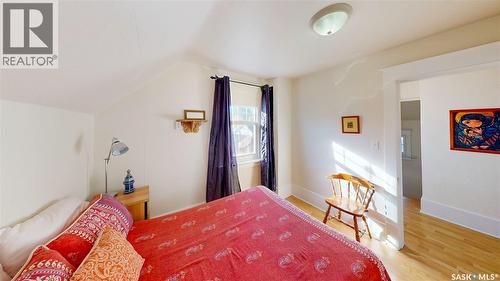 827 15Th Avenue, Regina, SK - Indoor Photo Showing Bedroom