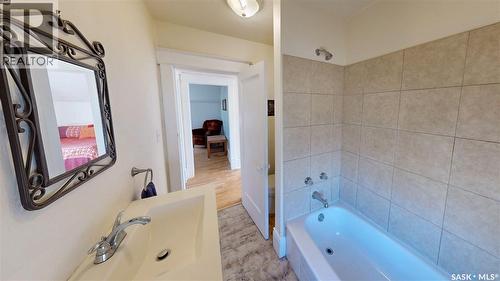 827 15Th Avenue, Regina, SK - Indoor Photo Showing Bathroom
