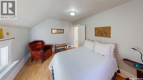 827 15Th Avenue, Regina, SK - Indoor Photo Showing Bedroom